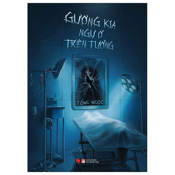 Gương Kia Ngự Ở Trên Tường